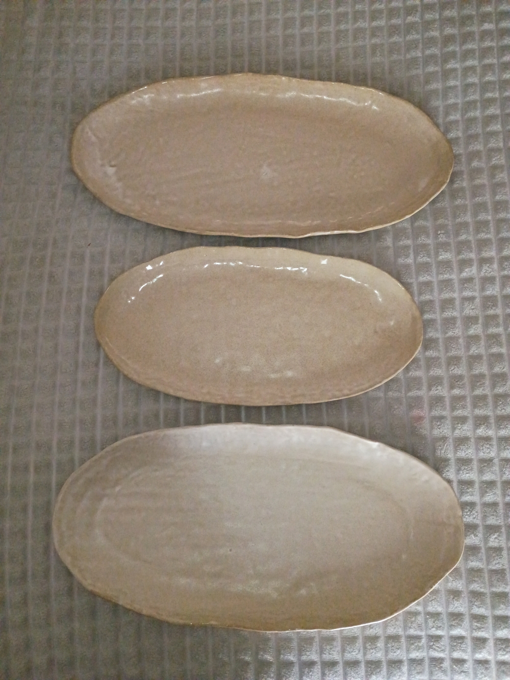 Besmeety Set of 3 Ceramic Serving Platters NWT